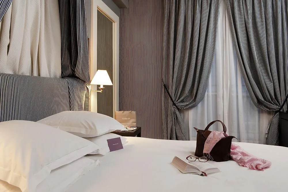 Le Belgrand Hotel Paris Champs Elysees, Tapestry By Hilton