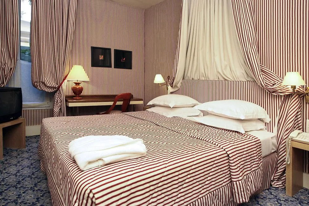 Le Belgrand Hotel Paris Champs Elysees, Tapestry By Hilton 4*,