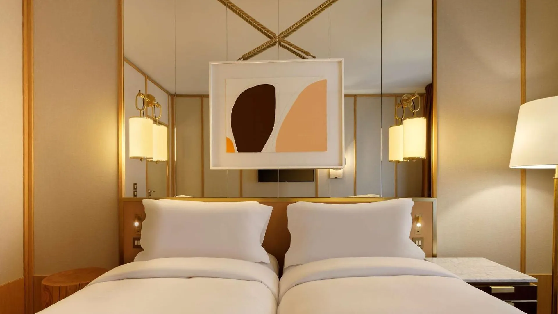 Le Belgrand Hotel Paris Champs Elysees, Tapestry By Hilton 4*,  Frankrike